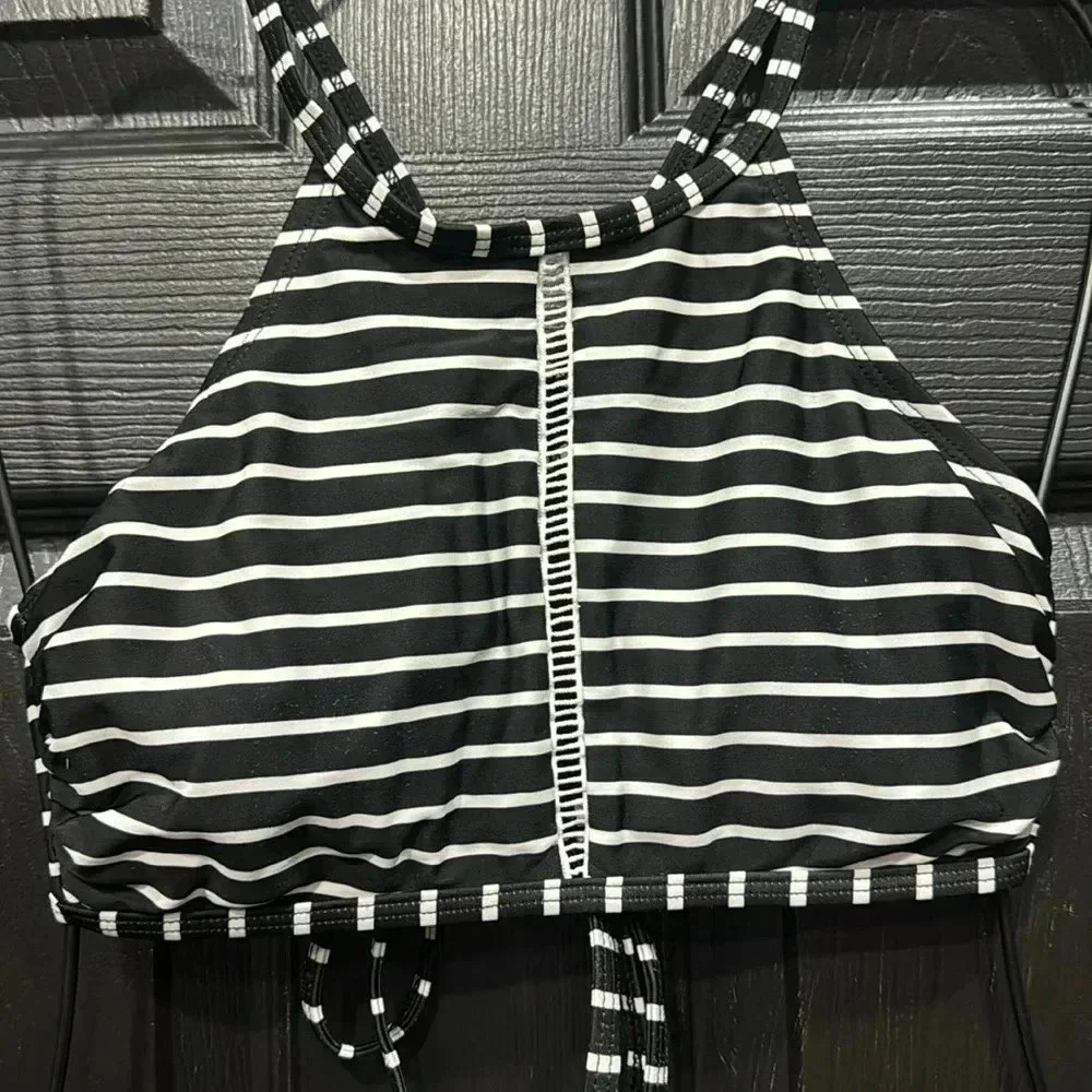 XHILARATION swimsuit top